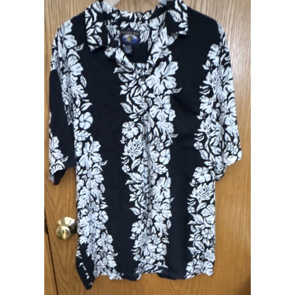 Falcon Bay Men's Hawaiian Floral Black White Rayon Button-Up Shirt Size M